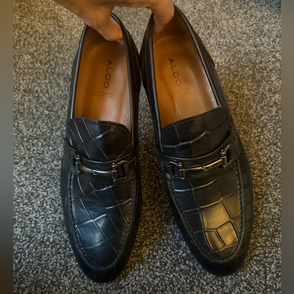 Aldo Black Crocodile Pattern Loafers
Never worn. Size 9